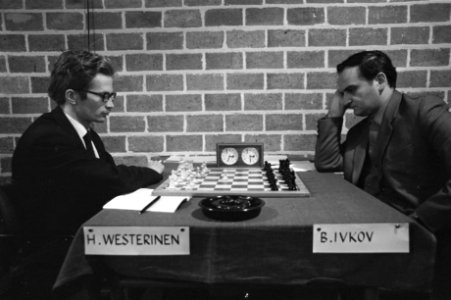 Hoogovens Schaaktoernooi. Links Westerinen, rechts Ivkov, Bestanddeelnr 923-1799