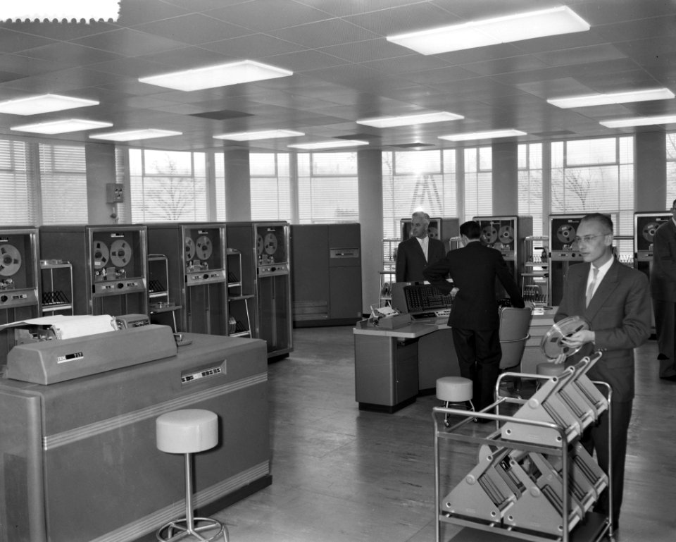 Ingebruikname van elektronisch rekencentrum bij de KLM te Den Haag, Bestanddeelnr 910-8040
