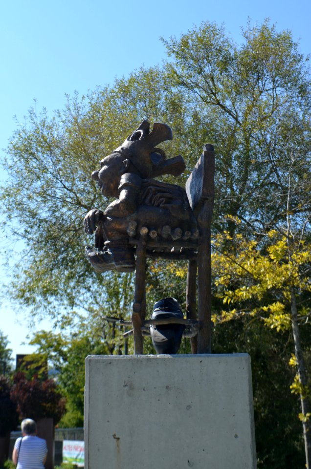 Horb am Neckar, Flößerwasen, Skulptur Herrscher (1)