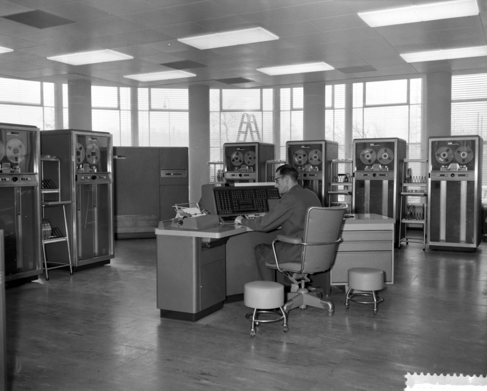 Ingebruikname van elektronisch rekencentrum bij de KLM te Den Haag, Bestanddeelnr 910-8042