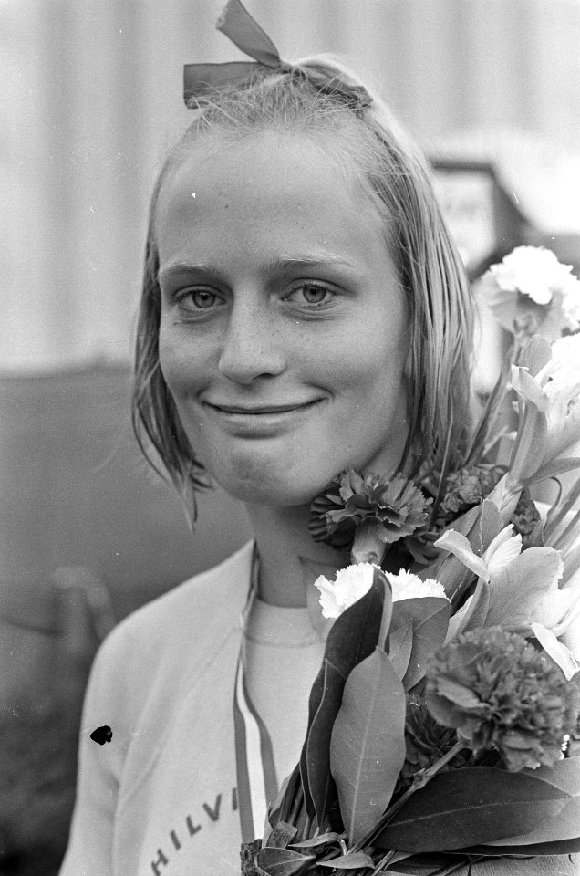 Inge Schaaphok, verbeterde het record op de 100 m vlinderslag adspiranten, Bestanddeelnr 921-5577