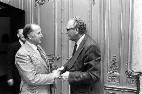 Informateur Van Kemenade met mr. Van Veen, voorzitter VNO, Bestanddeelnr 932-3263