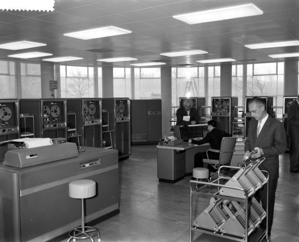 Ingebruikname van elektronisch rekencentrum bij de KLM te Den Haag, Bestanddeelnr 910-8043
