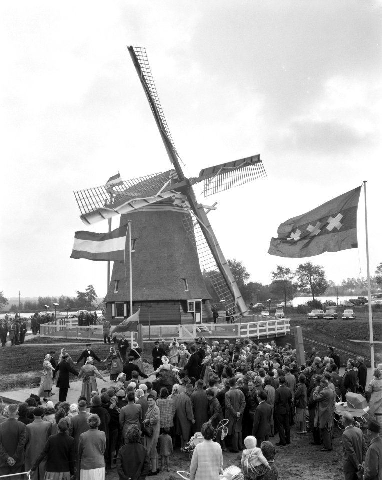 Ingebruikstelling Riekermolen. Schager boeren dansen, Bestanddeelnr 913-0327