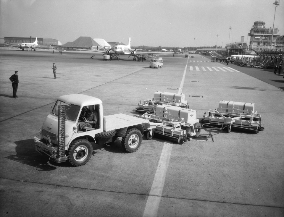 Ingebruikname van nieuwe schoonmaakcombinatie op Schiphol, Bestanddeelnr 909-8191