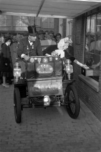 Ingebruikname van Drive in Bank te Hilversum, Bestanddeelnr 910-7657