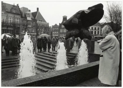 Ingebruikname van de fontein bij de zonnevechter op de Grote Markt. NL-HlmNHA 54033983