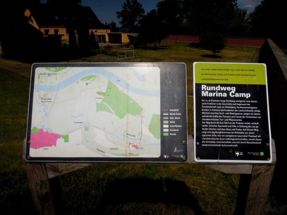Infotafel Rundweg Marina Camp am Dammweg in Pratau im August 2020