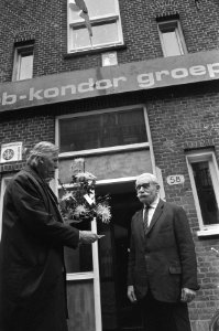Ingebruikneming gerenoveerde woning A'damse Polanenstraat door Baas, dir Gemeen, Bestanddeelnr 927-0773