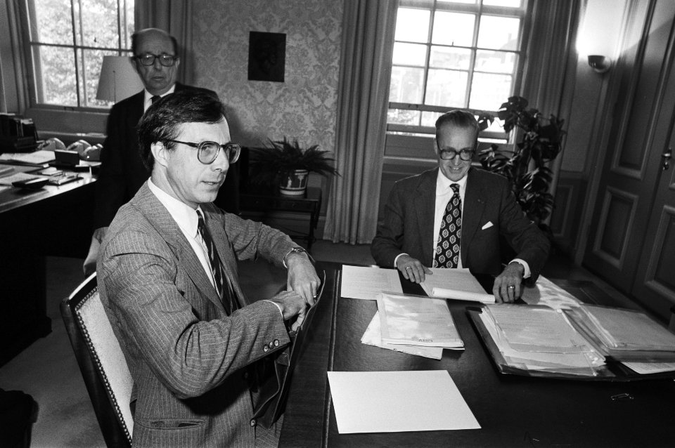Informateur Scholten met Brinkhorst (l) (D'66), Bestanddeelnr 932-3522
