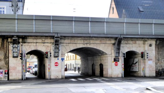 Innsbruck, Bahnunterführung Kapuzinergasse, 1