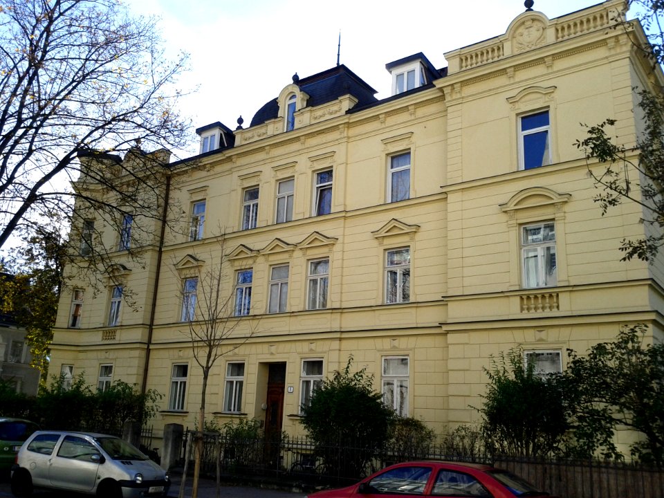 Innsbruck-Karl-Schoenherrstr1