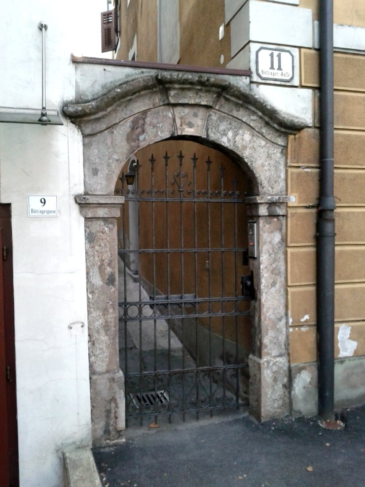Innsbruck-Hoettingergasse11-Portal