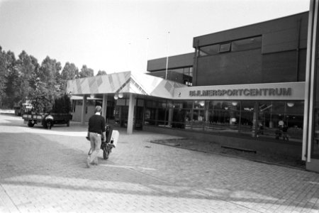 Ingang van het Bijlmersportcentrum in Amsterdam, Bestanddeelnr 932-7163