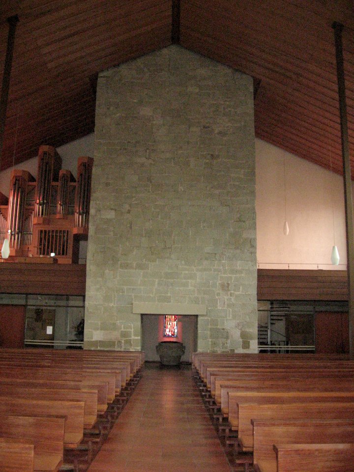 Innenraum von Sankt Georg in Bühlertann, Blick vom Chor zur Turmbasis