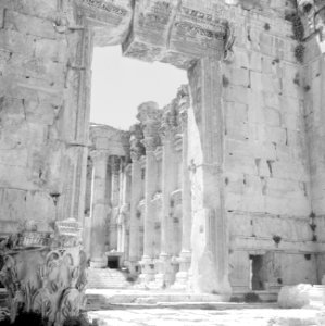 Ingangspoort van de Basilica in Baalbek, Bestanddeelnr 255-6500