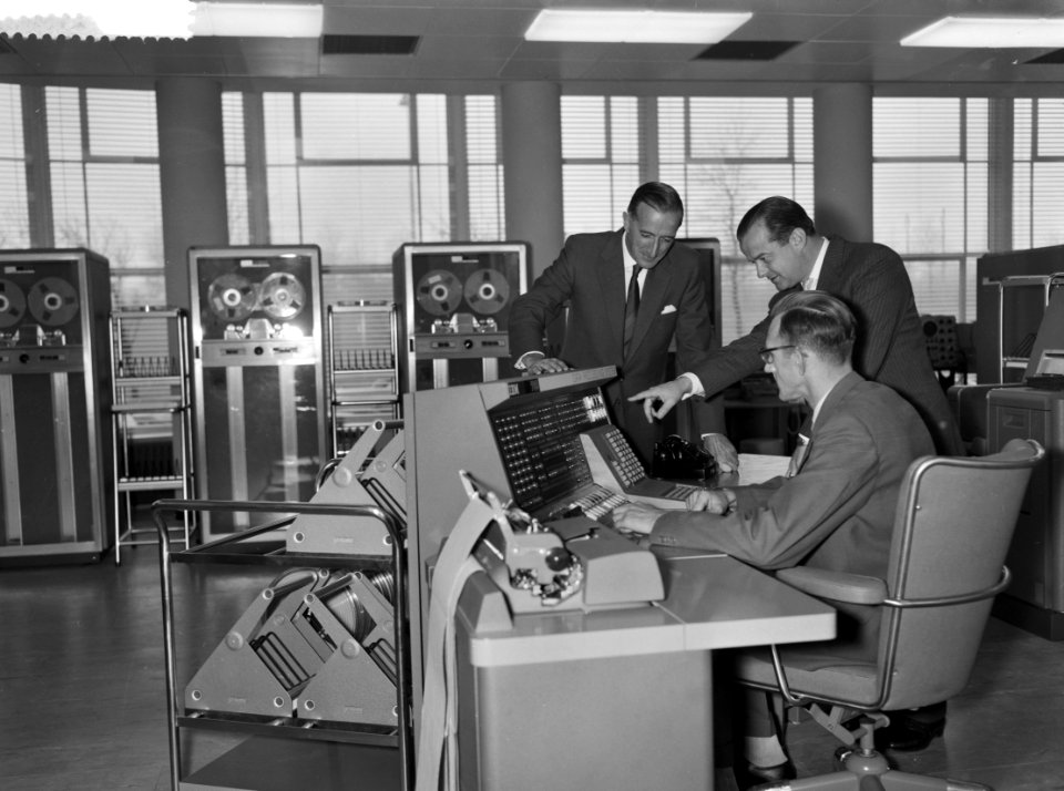 Ingebruikname van elektronisch rekencentrum bij de KLM te Den Haag, Bestanddeelnr 910-8044