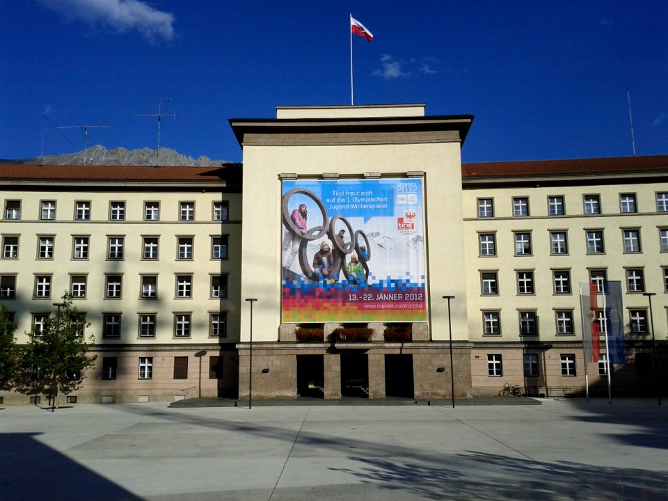 Innsbruck-Eduard-Wallnoeferplatz3