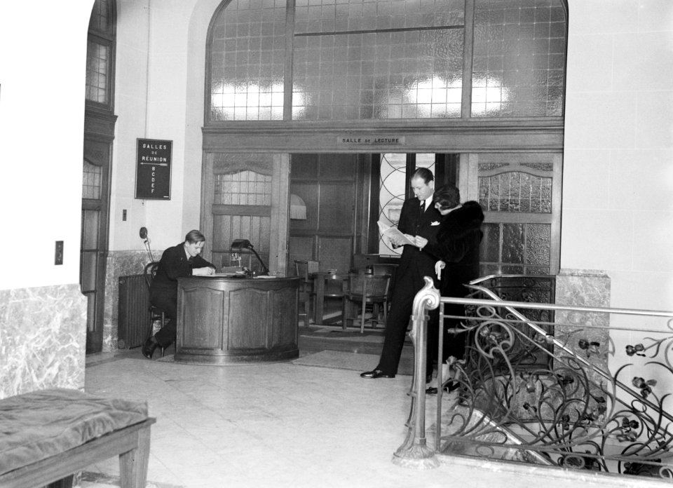 Ingang van de Fondation Universitaire in Brussel, Bestanddeelnr 255-8610