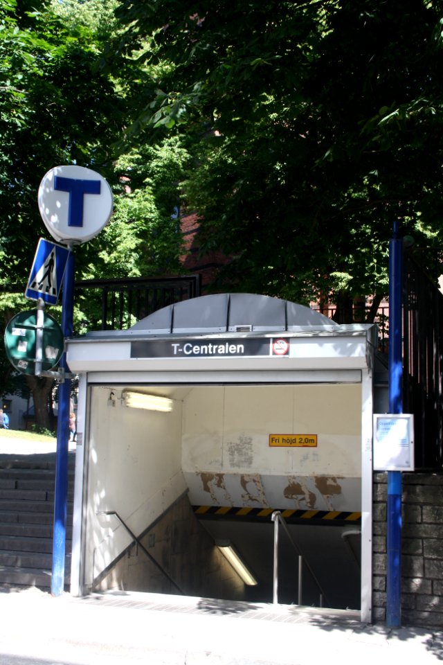 Ingång till T-Centralen från Klara Kyrka