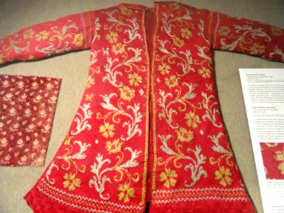 Informal woman's jacket, Italy, 1630-1650, knitted silk yarn - Patricia Harris Gallery of Textiles & Costume, Royal Ontario Museum - DSC09364