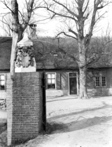Ingang van boerderij bij De Zilk, Bestanddeelnr 189-0213