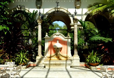 Inner Court fountain - Vizcaya Museum and Gardens - Miami, Florida - DSC08455