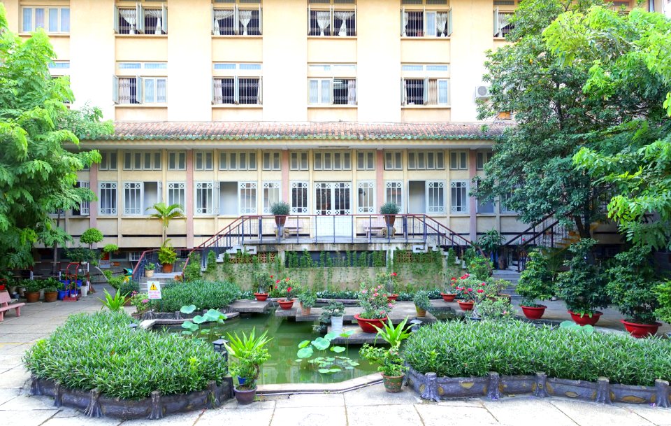 Inner courtyard - Museum of Vietnamese History - Ho Chi Minh City - DSC06233