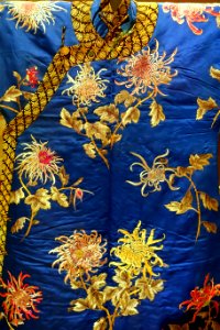 Informal robe with chrysanthemums 3, China, emboidery probably by Imperial Silk Manufactory, Suzhou, tailoring by Imperial Workshop, Beijing, Guangxu period, 1875-1908, silk - Peabody Essex Museum - DSC08015