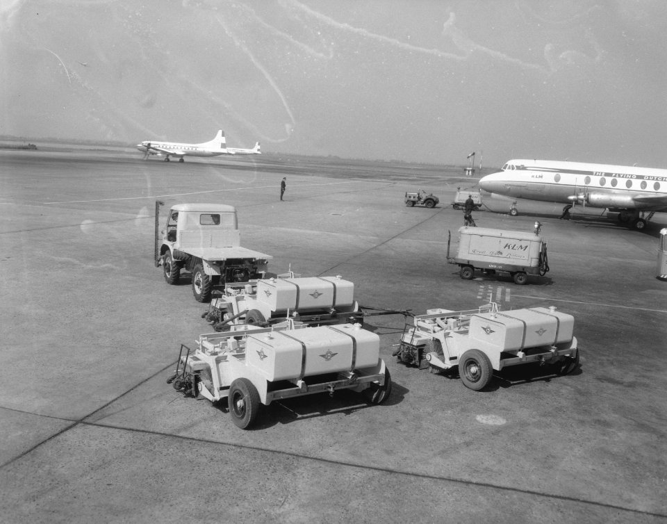 Ingebruikname van nieuwe schoonmaakcombinatie op Schiphol, Bestanddeelnr 909-8192