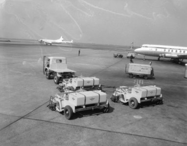Ingebruikname van nieuwe schoonmaakcombinatie op Schiphol, Bestanddeelnr 909-8192