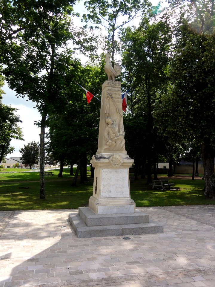 Ingrandes-sur-Vienne (Vienne) Monument aux morts
