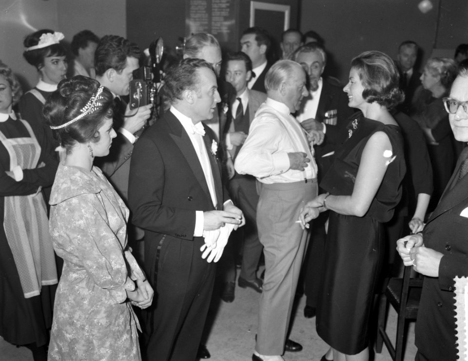 Ingrid Bergmann bezoekt voorstelling My fair Lady, Bestanddeelnr 912-2257