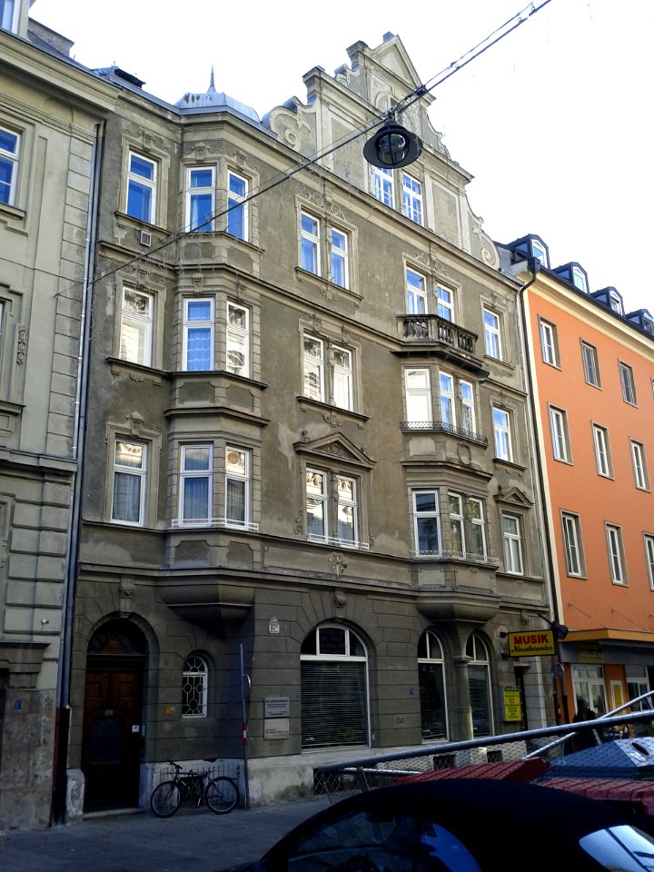 Innsbruck-Museumstr17b