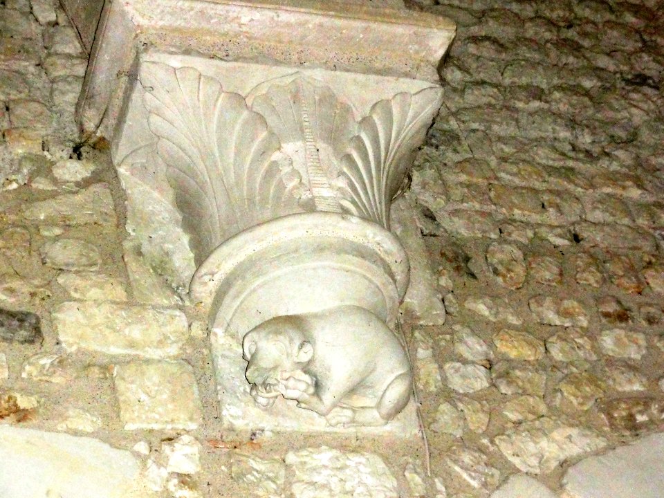 Ingrandes-sur-Vienne (Vienne) église, modillon 2