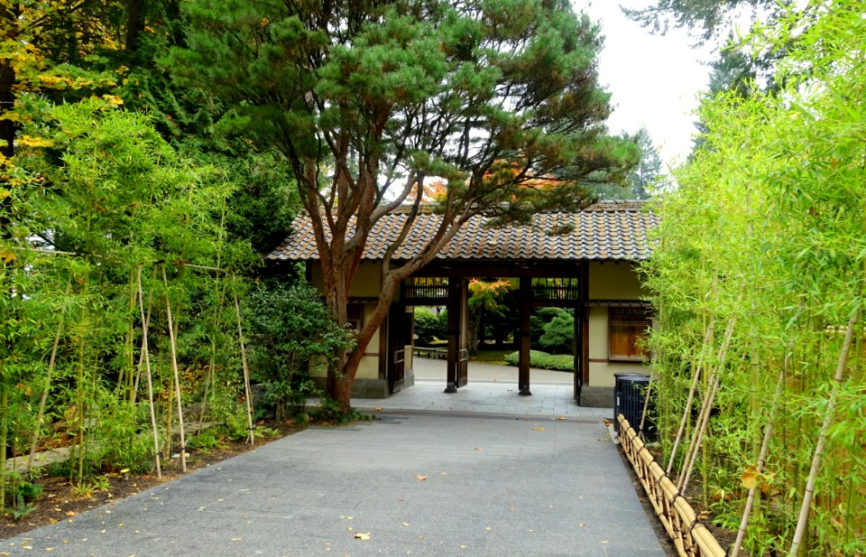 Inner gate - Portland Japanese Garden - Portland, Oregon - DSC08166