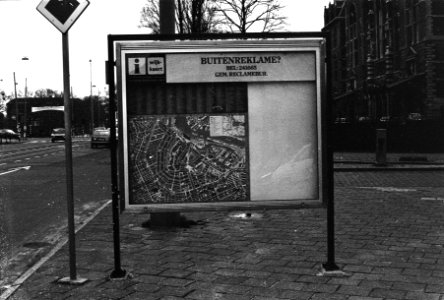 Informatiekast met de wijkkaart op de hoek Stadhouderskade - Jan Luykenstraat in, Bestanddeelnr 930-5800