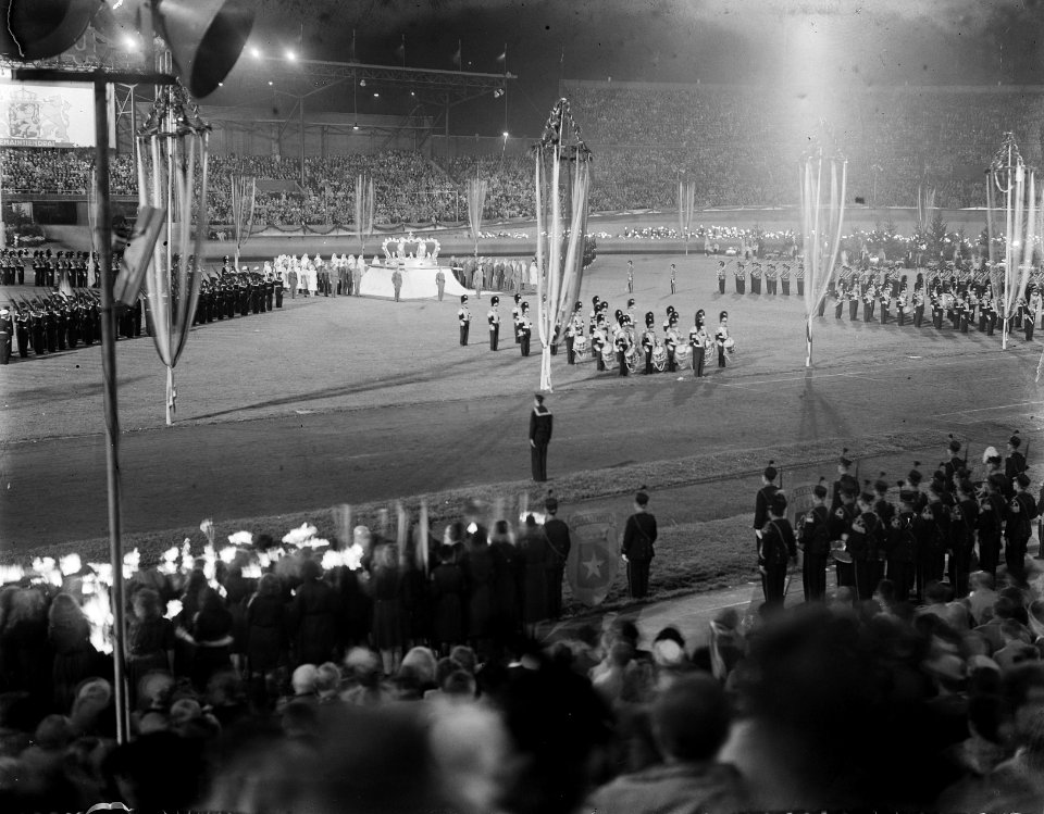 Inhuldiging koningin Juliana. Kroningsspel in het Olympisch stadion in Amsterdam, Bestanddeelnr 900-0232