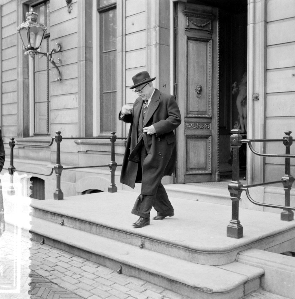 Informateurs bij koningin Juliana op Paleis Lange Voorhout Dr. L.G. Kortenhorst, Bestanddeelnr 907-1441