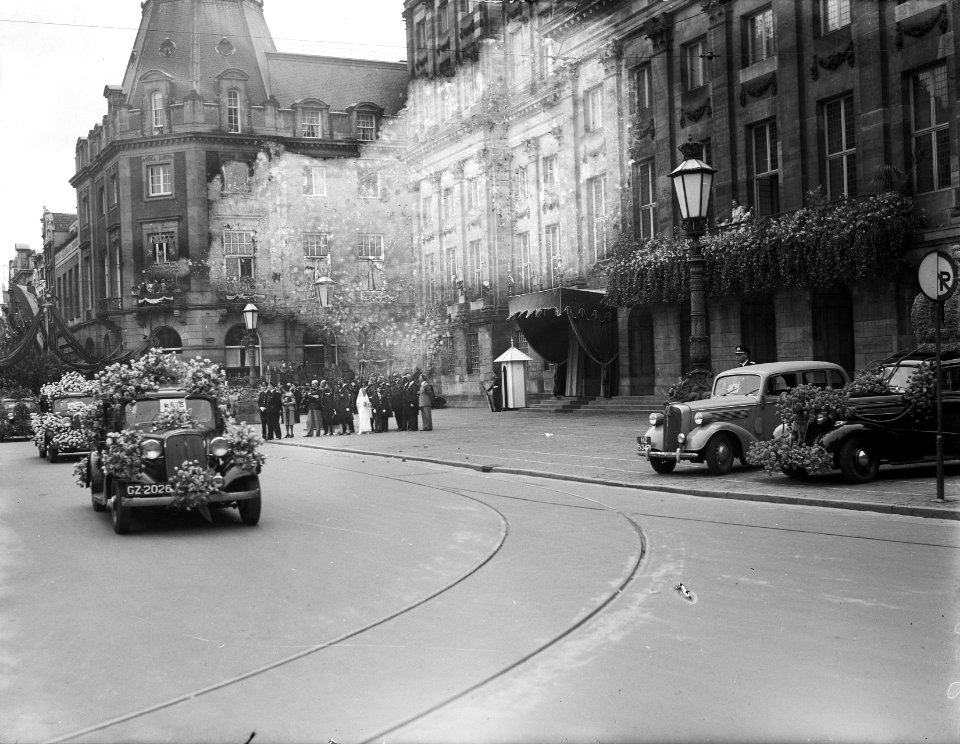 Inhuldiging koningin Juliana. Op de dag na de Inhuldiging trok een Bloemencorso , Bestanddeelnr 900-0238