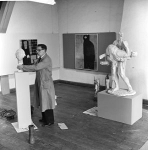 Inrichten tentoonstelling Contour 62 Prinsenhof Delft conservator, Bestanddeelnr 913-6850