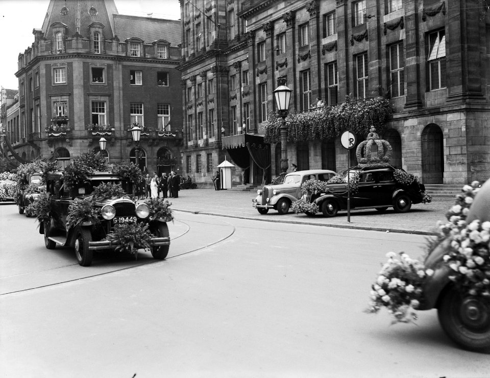 Inhuldiging koningin Juliana. Op de dag na de Inhuldiging trok een Bloemencorso , Bestanddeelnr 900-0237
