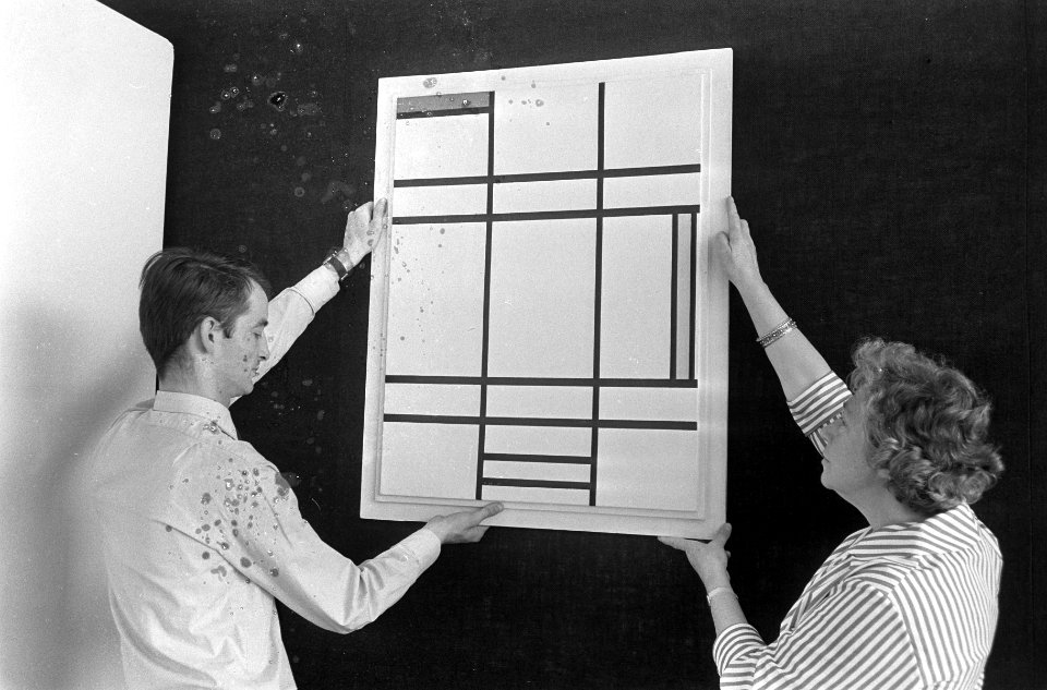Inrichten Mondriaan-tentoonstelling in Gemeente Museum te Den Haag, Bestanddeelnr 919-2365