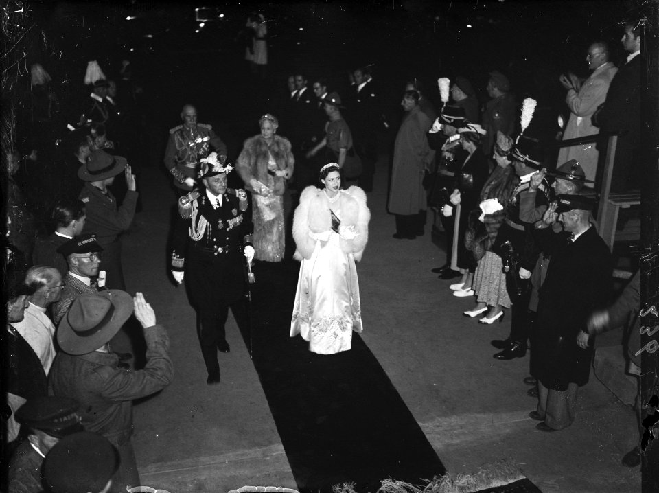 Inhuldiging koningin Juliana. Aankomst van prinses Margaret van Engeland met de , Bestanddeelnr 900-0236