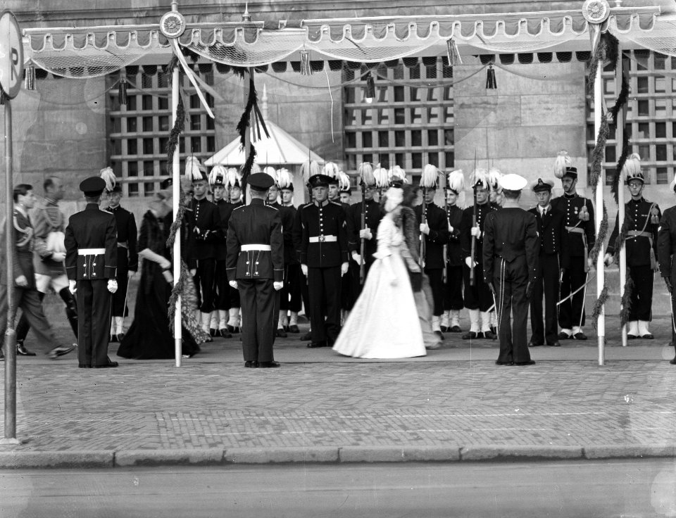 Inhuldiging koningin Juliana. Pergola (volgnr.4-7). Buitenlandse vorstelijke gas, Bestanddeelnr 900-0197