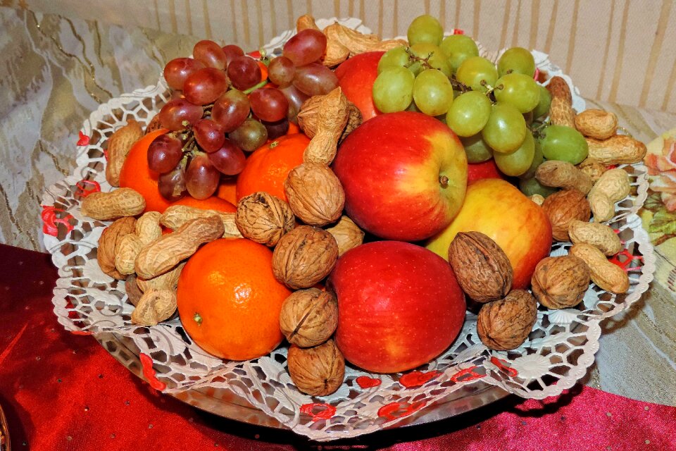 Nuts grapes clementines