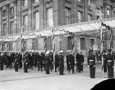 Inhuldiging koningin Juliana. Pergola (volgnr.3-7). Officiële genodigden onder d, Bestanddeelnr 900-0196