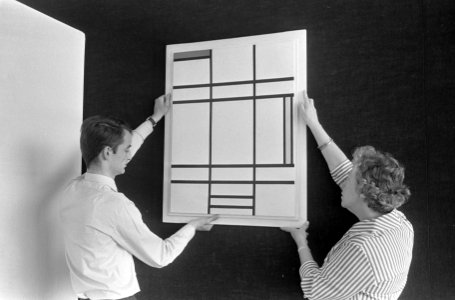 Inrichten Mondriaan-tentoonstelling in Gemeente Museum te Den Haag, Bestanddeelnr 919-2366
