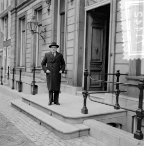 Informateurs bij koningin Juliana op Paleis Lange Voorhout Dr. L.G. Kortenhorst, Bestanddeelnr 907-1442