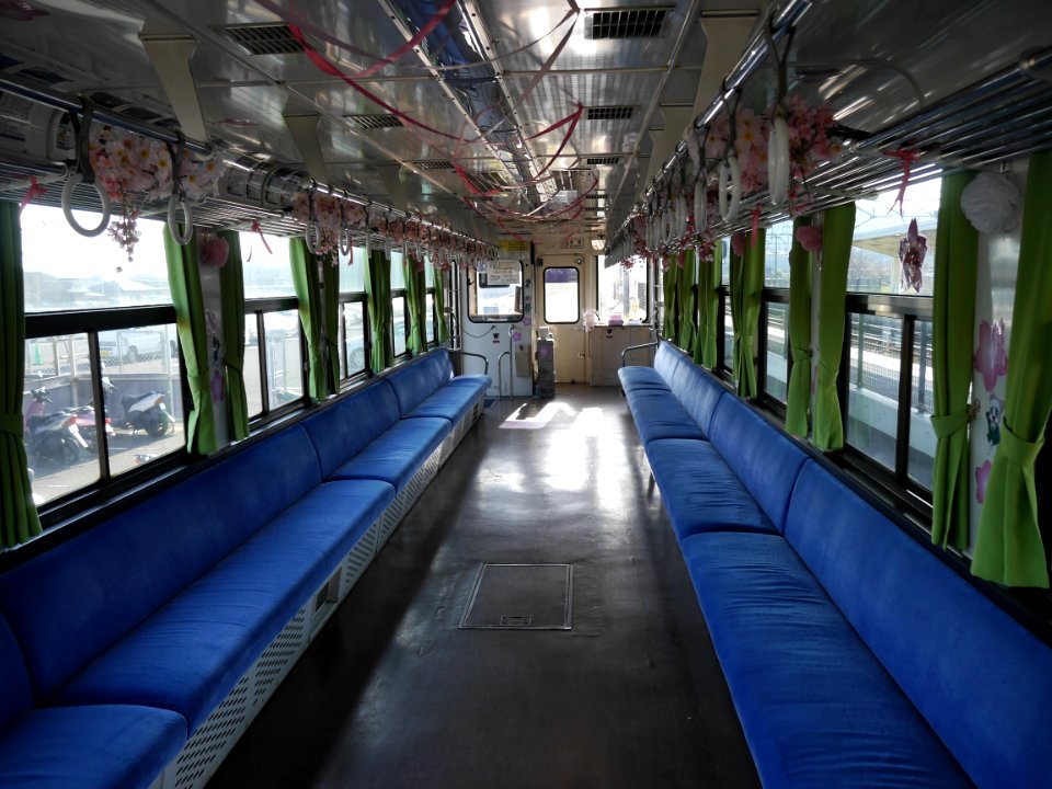 Inside Kishu railway KR205